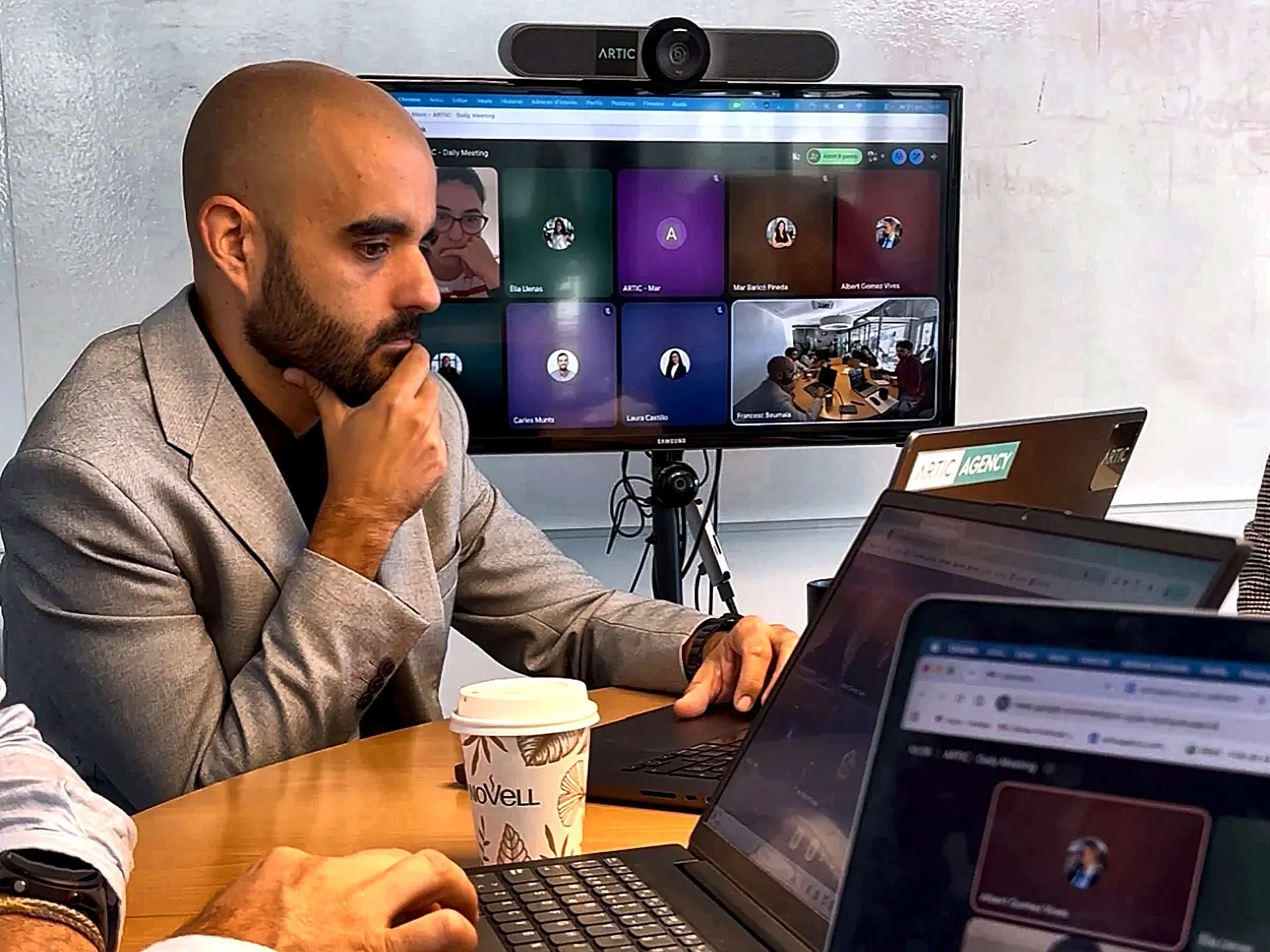 AI voice agents that call, qualify and book