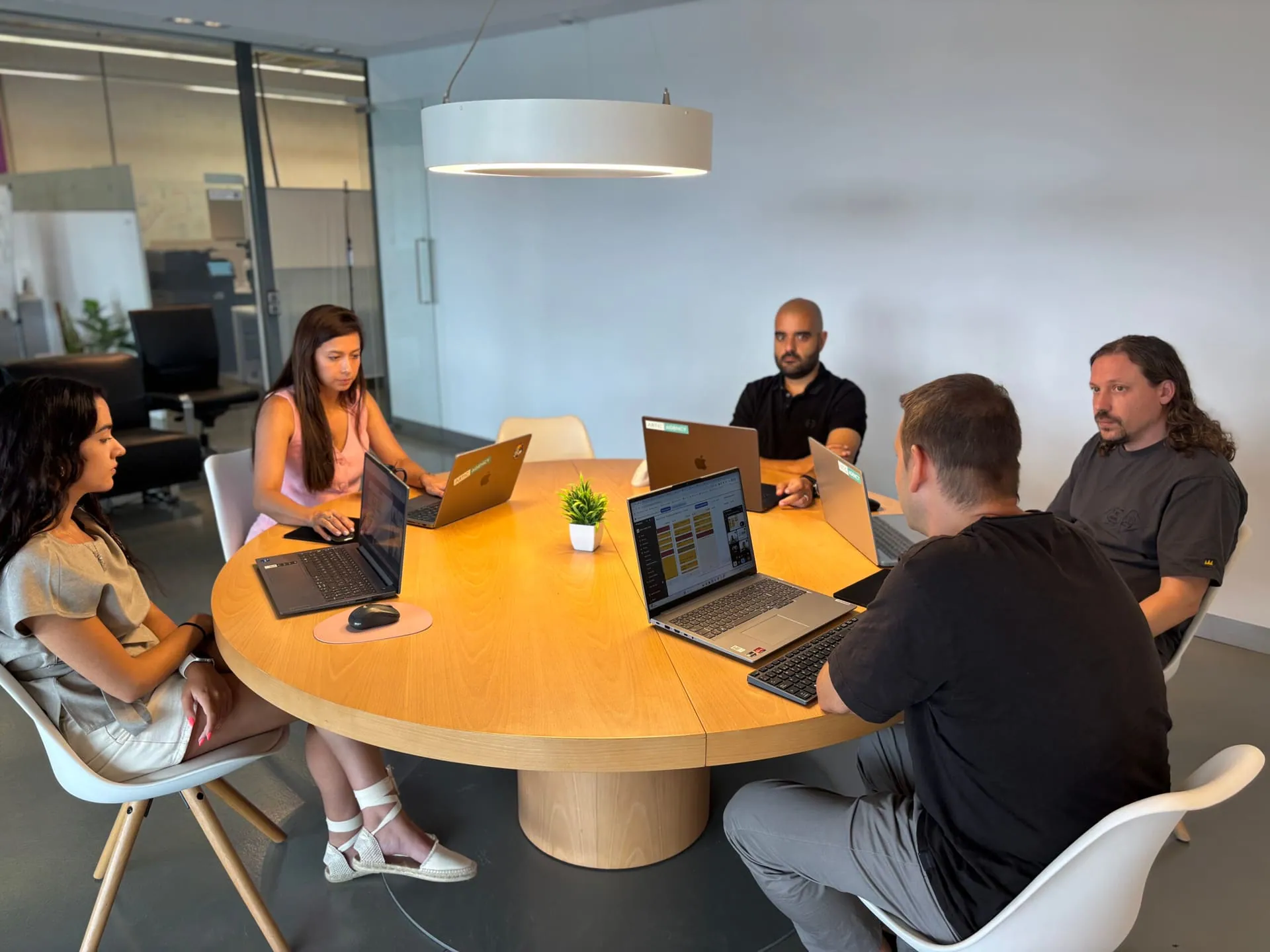 Equipo de ARTIC trabajando en estrategia digital B2B